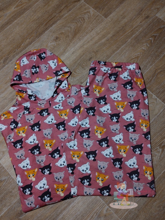 výrobek dívčí pyžamo s kočičkami vel.164